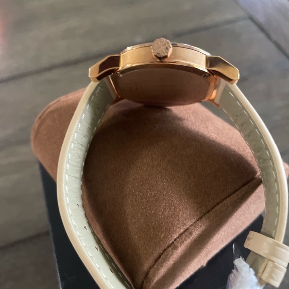 NEW Burberry Womens Leather Strap Watch BU9131 - Picture 6 of 13